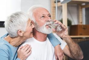 deshidratación en adultos mayores